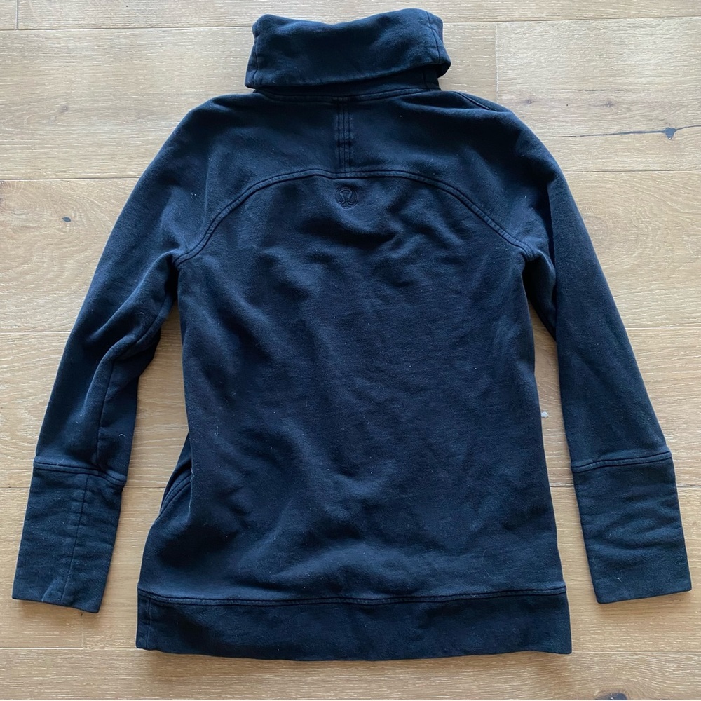 Lululemon To You Tunic Size 8 in Black